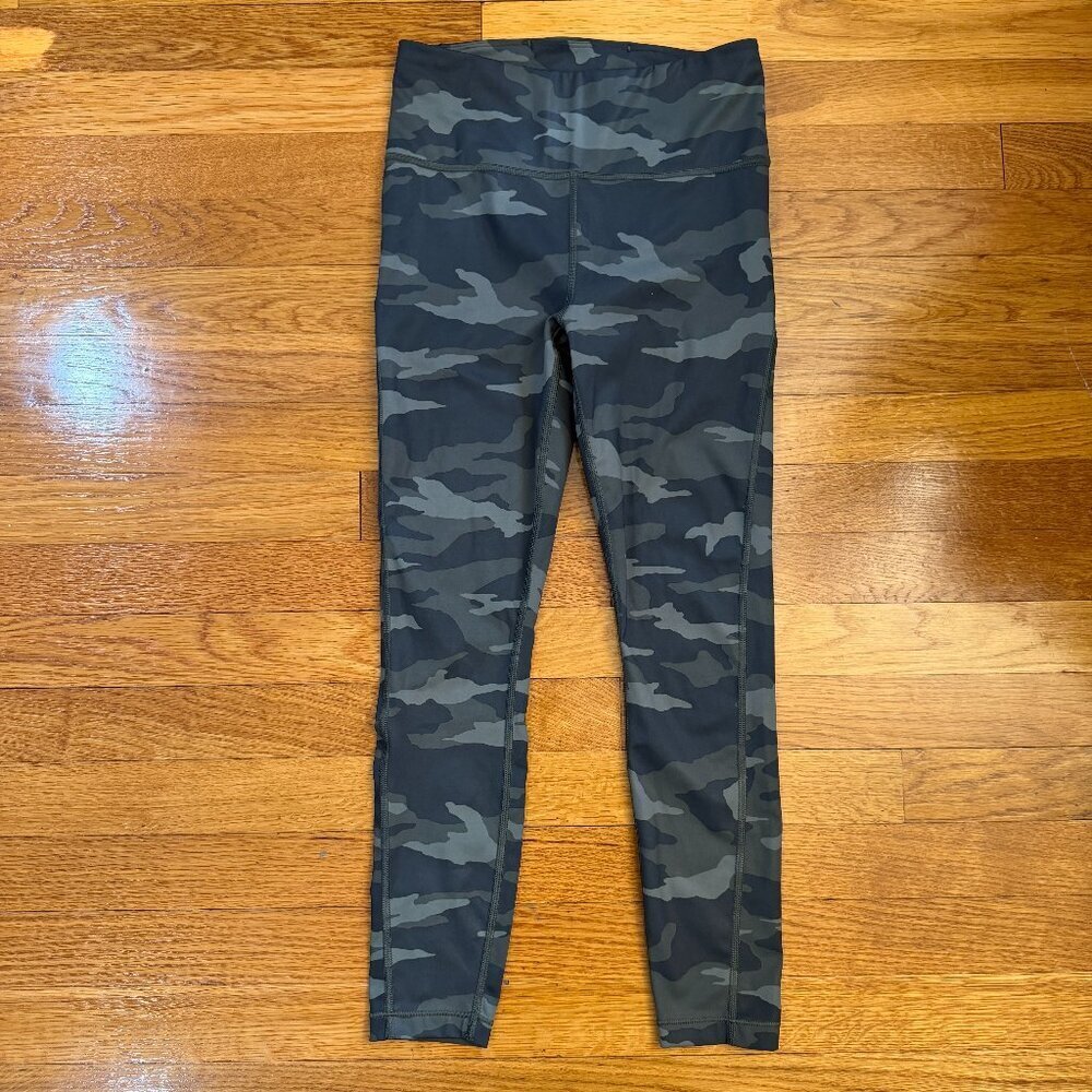 Athleta Ultimate 7/8 Tight Leggings in Camo Dark Green - Size XS Pockets